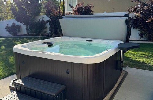 West Jordan House | Executive 4-bedroom house in West Jordan with hot tub - Mountains & ski resorts