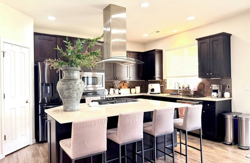Maple Heights-Lake Desire House | Executive 4BR/3BA, Home Theater + Fitness Room, 60-90 Day Lease, Renton
