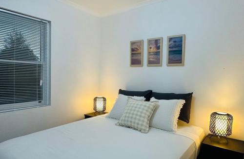 Reid Apartment | Executive 4BR 3Bath Entire Apartment in Heart of the City & Parking