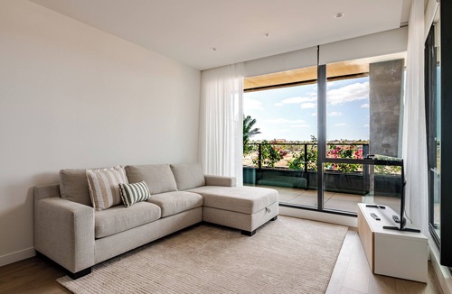 Moonee Ponds Apartment | Executive Apartment- Winx Trackside