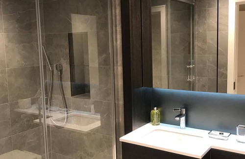 Syon Apartment | Executive Apartment Near Chiswick and Kew Gardens