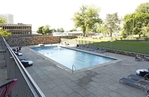 Detroit Apartment | Executive Balcony Suite Downtown Detroit