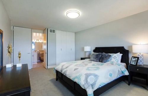 Detroit Apartment | Executive Balcony Suite Downtown Detroit