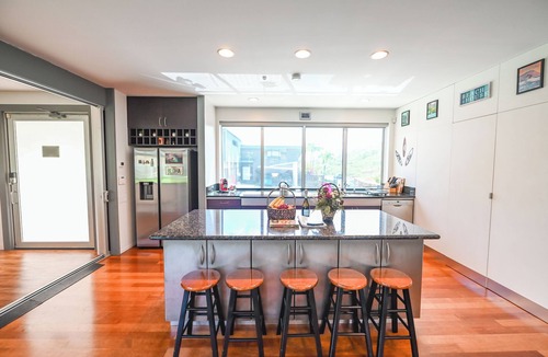 Kamehame Ridge House | Executive Balinese Vacation Home in Hawaii Kai