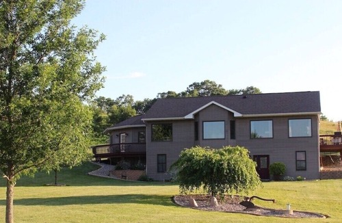 Warrens House | Executive Bedroom conveniently located right off of I-94