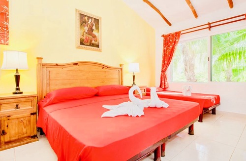 Playacar Bed & Breakfast | Executive Budget Room With Swimming Pool Air Conditioning and Parking