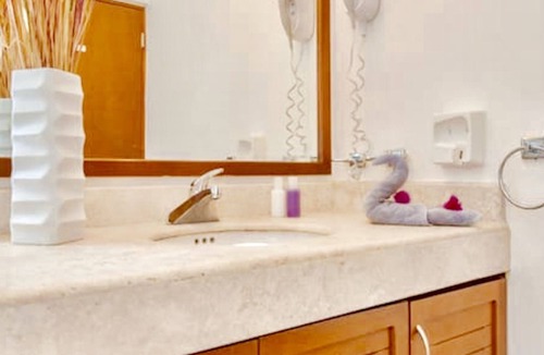 Playacar Bed & Breakfast | Executive Budget Room With Swimming Pool Air Conditioning and Parking