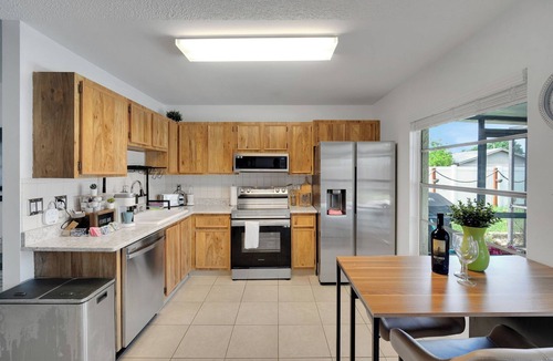 Brandon House | Executive Comfort Stay - Pool - Near HCA & Tampa