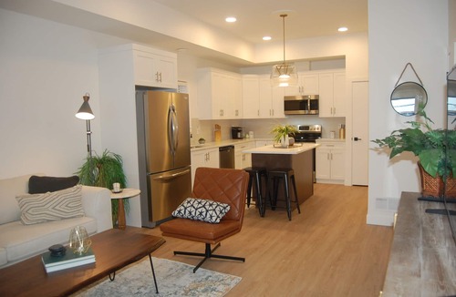 Vernon House | Executive Condo with 89 day minimum
