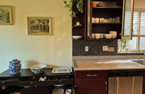Maple Ridge Bed & Breakfast | Executive Family Haven · Exclusive, Entire Floor – Sleeps 8,