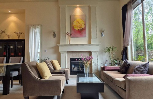 Maple Ridge Bed & Breakfast | Executive Family Haven · Exclusive, Entire Floor – Sleeps 8,