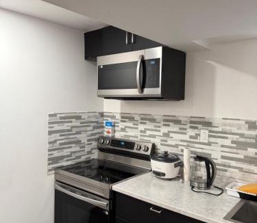 West Edmonton Apartment | Executive Family Haven Short Stay 2 Bedrooms