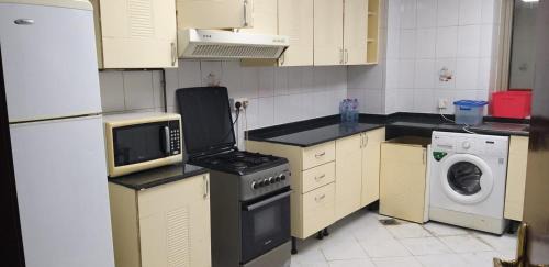 Abu Shagara House | EXECUTIVE FEMALE SHARING BED SPACE near BUS STOP & CORNICHE