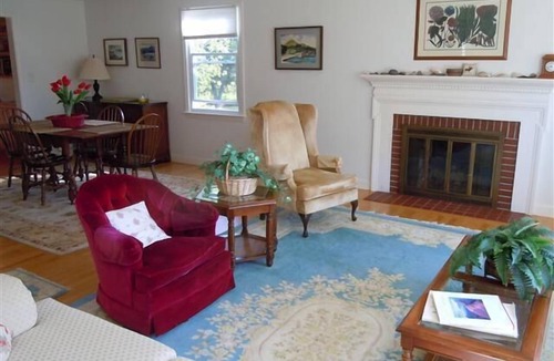 Scarborough House | Executive Home on Scarboro Beach, Vacation or Turn Work into A Vacation