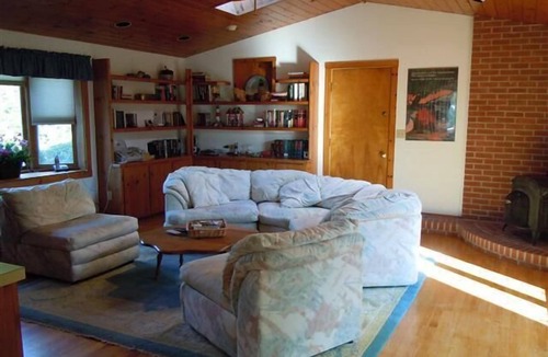 Scarborough House | Executive Home on Scarboro Beach, Vacation or Turn Work into A Vacation