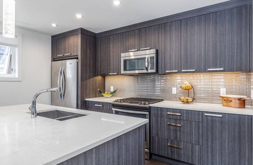Kensington House | Executive Home, Trendy Kensington near Downtown