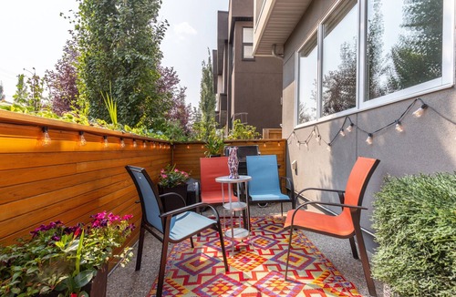 Kensington House | Executive Home, Trendy Kensington near Downtown