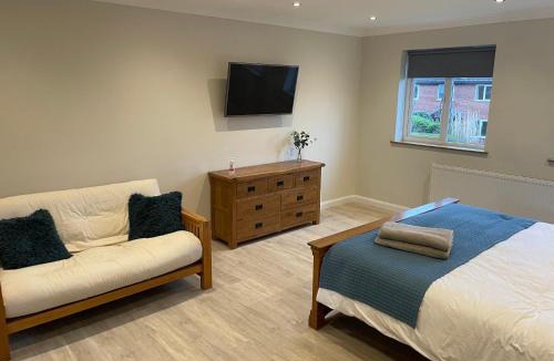 Ely House | Executive home with plenty of room
