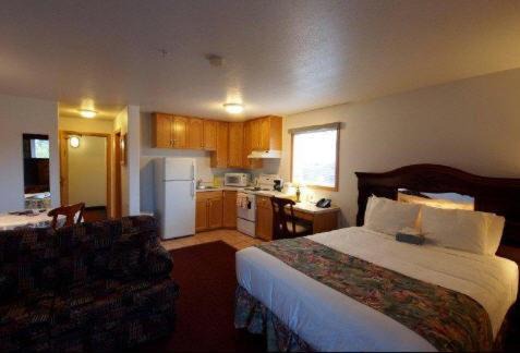 High Level Hotel | Executive House Suites Hotel & Conference Centre