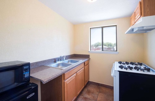 Eagle Pass Hotel | Executive Inn and Kitchenette Suites