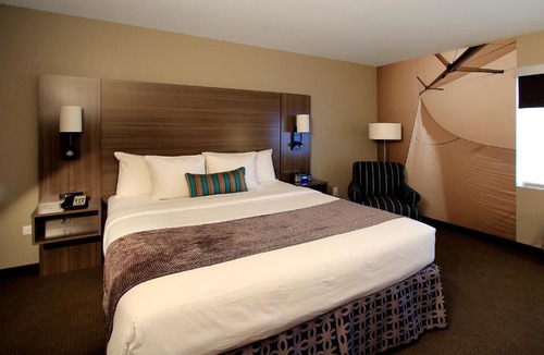 East Peralta Hotel | Executive Inn & Suites Oakland
