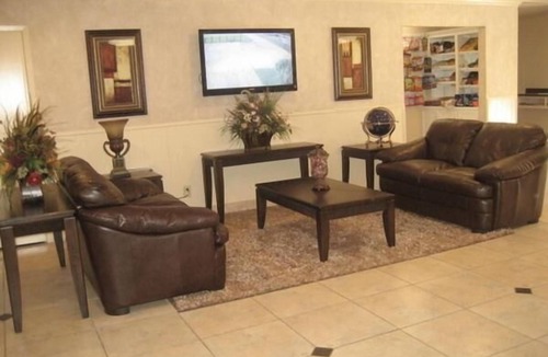 Brookshire Hotel | Executive Inn