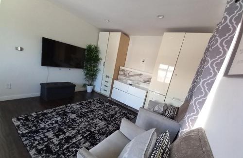 Oakland Apartment | Executive Inn