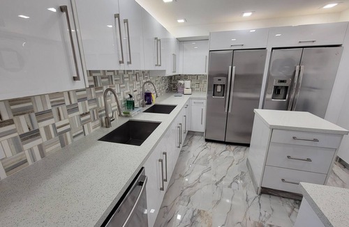 Mid Beach Apartment | Executive Large 5 Bedroom Bachelorette Dream Vacation - 807