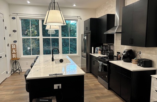 Chosewood Park House | Executive level Grant Park, Chosewood Park, Atlanta 3 Story Townhome w/Garage