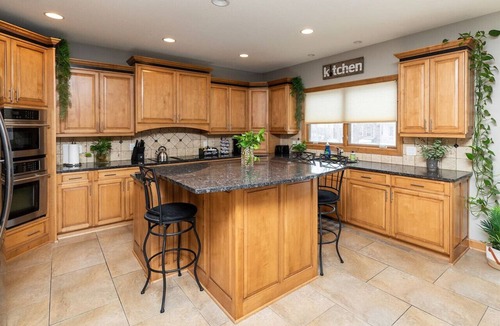 West Des Moines House | Executive Living 2min to Jordan Creek 6 bed/5 bath near Jordan Creek Mall!