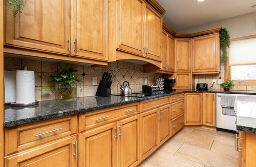 West Des Moines House | Executive Living 2min to Jordan Creek 6 bed/5 bath near Jordan Creek Mall!