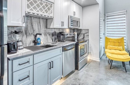 Old Fourth Ward Condo | Executive Living & Work space w/ Gigabit Internet