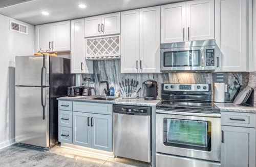 Old Fourth Ward Condo | Executive Living & Work space w/ Gigabit Internet