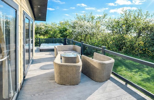Westmarsh Ski Chalet | Executive Lodge with Hot Tub
