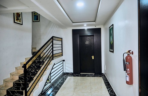 Ofin House | Executive Luxury Room - Sleeps 2 - Pool - Gym