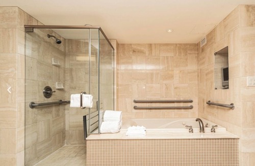Downtown Reno Hotel | EXECUTIVE LUXURY SUITE in Reno with WiFi, AC