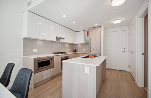 Downtown New Westminster Condo | Executive New Westminster condo steps to water, downtown, and skytrain!