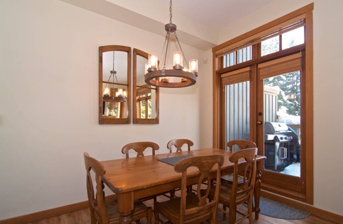 Nordic Estates House | Executive Peaceful mountain retreat! SKI IN/SKI OUT. Mountain Views! Double garagern2 level home