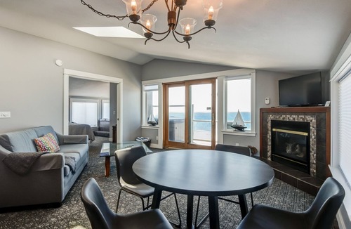 Nelscott Apartment | Executive Penthouse on the Pacific