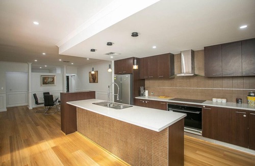 Wanneroo House | Executive Retreat(3bdr -2 ensuite)