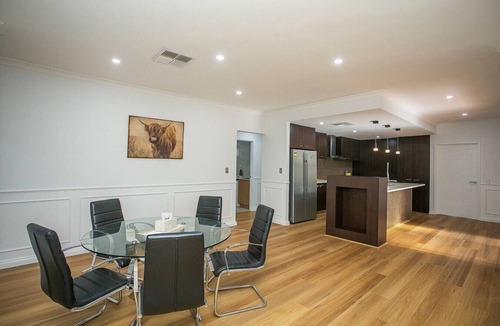 Wanneroo House | Executive Retreat(3bdr -2 ensuite)