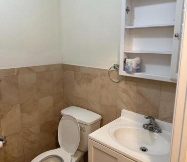 Newark House | Executive Room E with Private Bathroom Divine Villa and Resorts 5mins to EWR Airport and 4mins to Penn Station Newark, New York