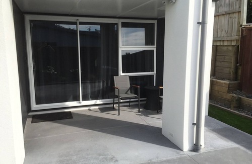 Mount Maunganui Apartment | Executive Studio Retreat – 400m to the Beach