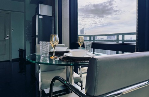 Downtown Apartment | Executive Studio w/Sunset View - Makati CBD