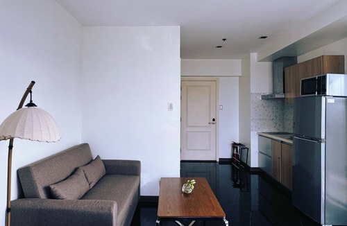 Downtown Apartment | Executive Studio w/Sunset View - Makati CBD