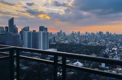 Downtown Apartment | Executive Studio w/Sunset View - Makati CBD