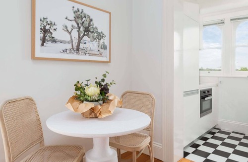 Lewisham Apartment | Executive Studio With Patio Near Trains