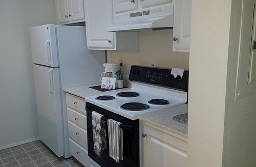 Overlake Apartment | Executive Suite 2 bd 1 bth - 1st floor