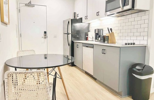 East Village Apartment | Executive Suite | 3 Blocks from Gaslamp Quarter