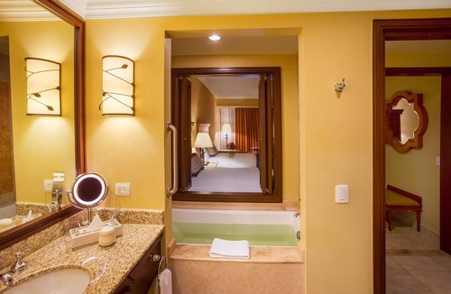 Paraiso Escondido Resort | Executive Suite - Pueblo Bonito Sunset Beach